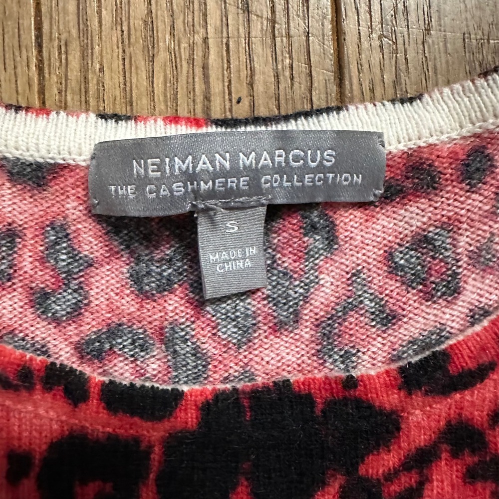 Neiman Marcus Cashmere Red Pink Black‎ Leopard Print Long Sleeve Sweater S - Picture 2 of 5